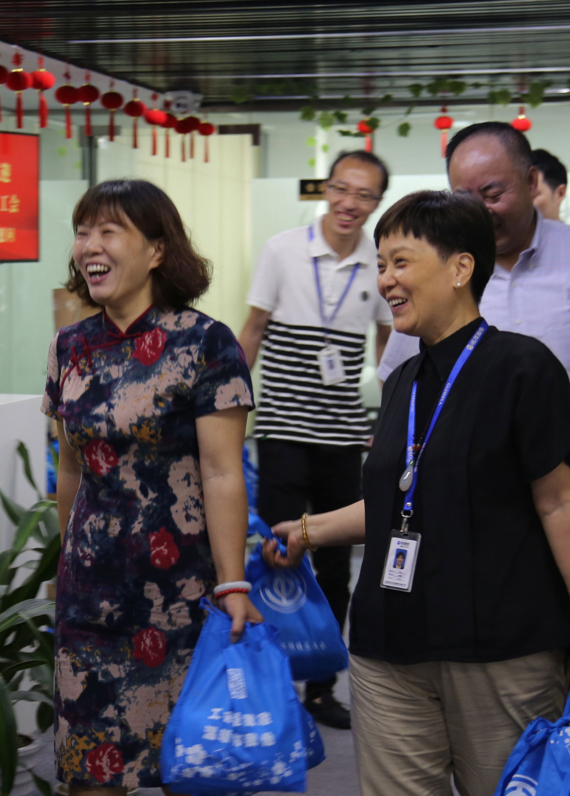夏季慰问送清凉 工会关怀暖人心4.jpg